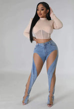 Load image into Gallery viewer, Show Out Jeans